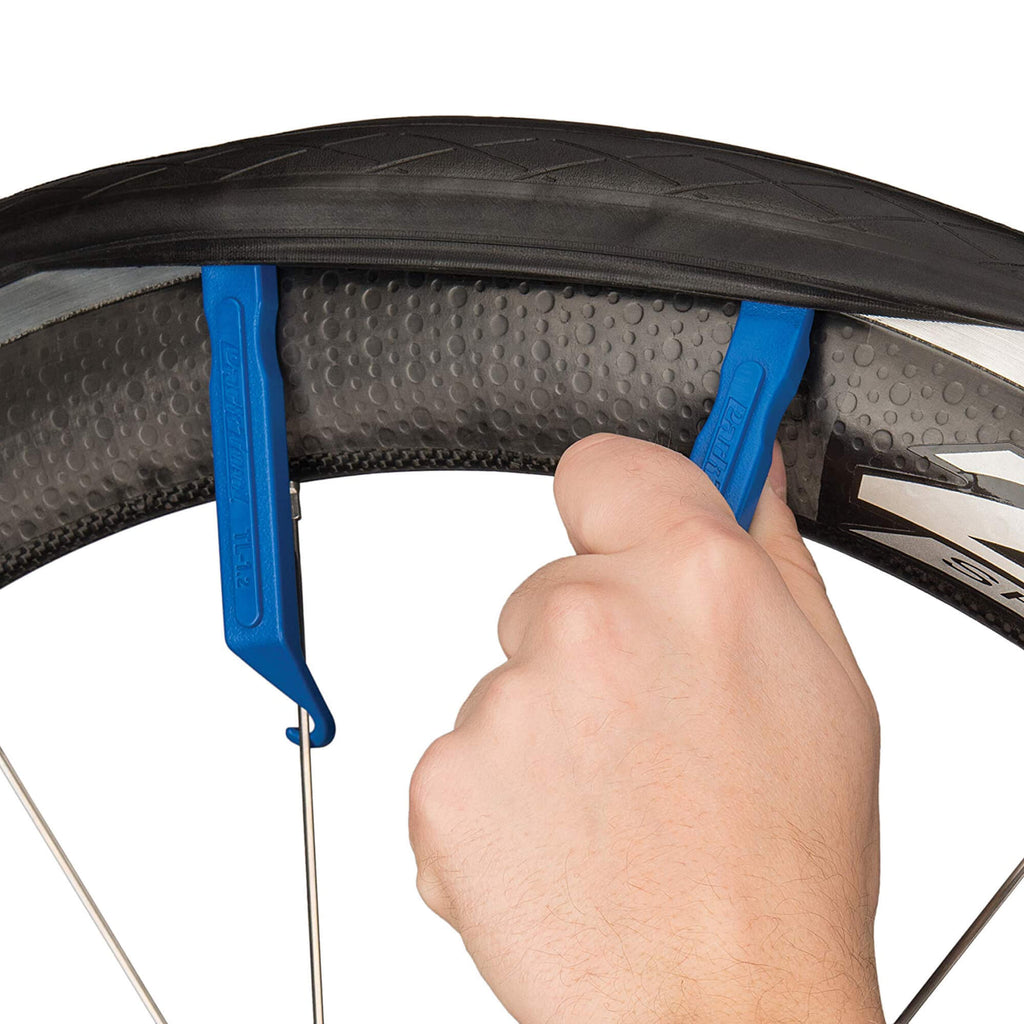 Removing a bicycle tyre with the Park Tool Tyre Lever Set (TL-1.2)